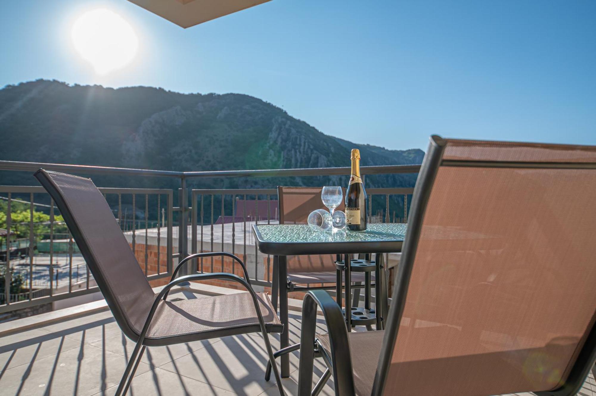 Apartmán Red Hill Kotor Exteriér fotografie