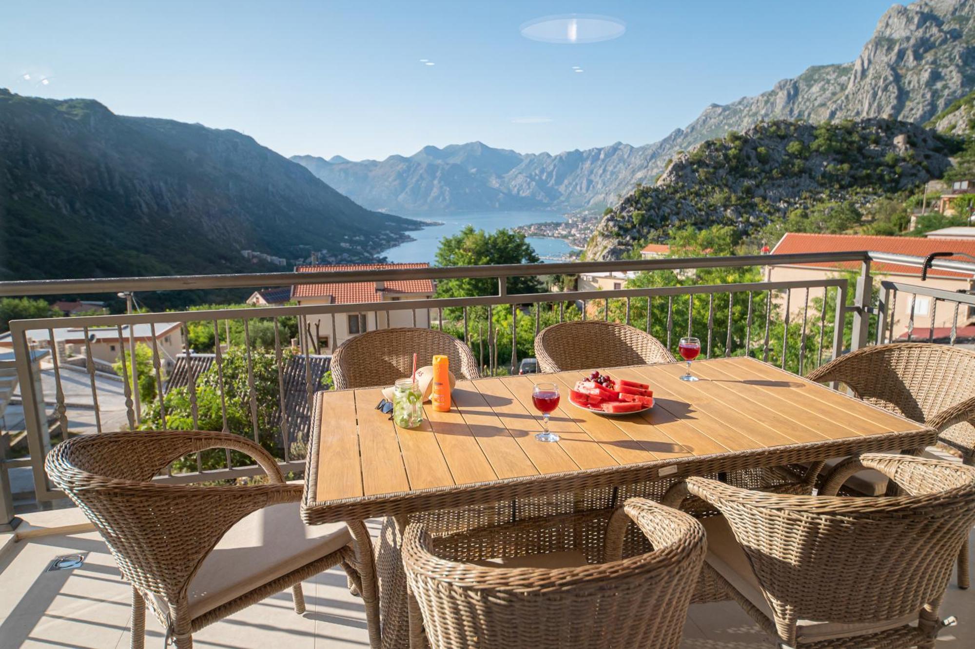 Apartmán Red Hill Kotor Exteriér fotografie